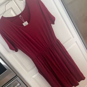 Auselily maroon dress. Short sleeve side pockets. NWT. Size 2XL